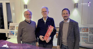 Mitte: Referent Rainer Christoph; li: Schulleiter a.D. Hans Meindl, re: Pfarrer Stefan Fischer