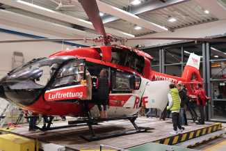 Pfarrer Stefan Fischer und Pilot Peter Flor verbanden Luftrettung und Theologie.